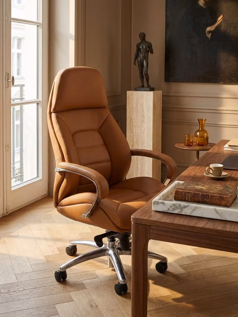 Sedia da ufficio di design Rivestimento in vera pelle Caramel Sedia da scrivania fino a 120 kg, poltrona direzionale XXL Design regolabile in altezza, sedia girevole ergonomica con braccioli e schienale alto, funzione oscillante