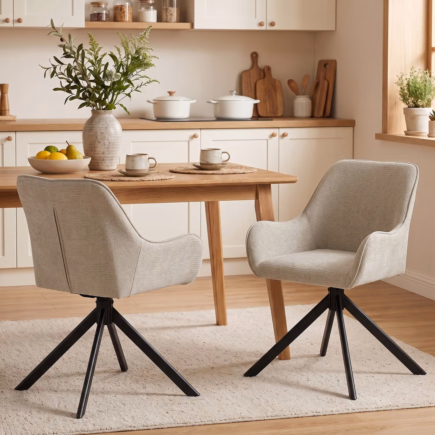 Set di 2 sedie da pranzo girevoli HOMCOM con braccioli, struttura in metallo e rivestimento in tessuto beige – 2
