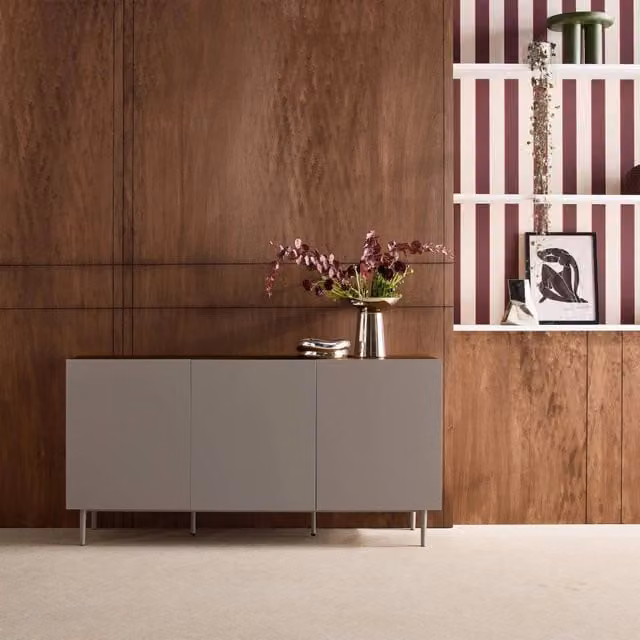 Credenza moderna Sweeek in metallo e MDF con finitura opaca, colore grigio e beige, L: 150 cm
