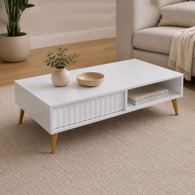 Tavolino da salotto DMORA Lipa bianco e oro, design moderno rettangolare L: 126 cm, P: 67 cm, H: 35 cm