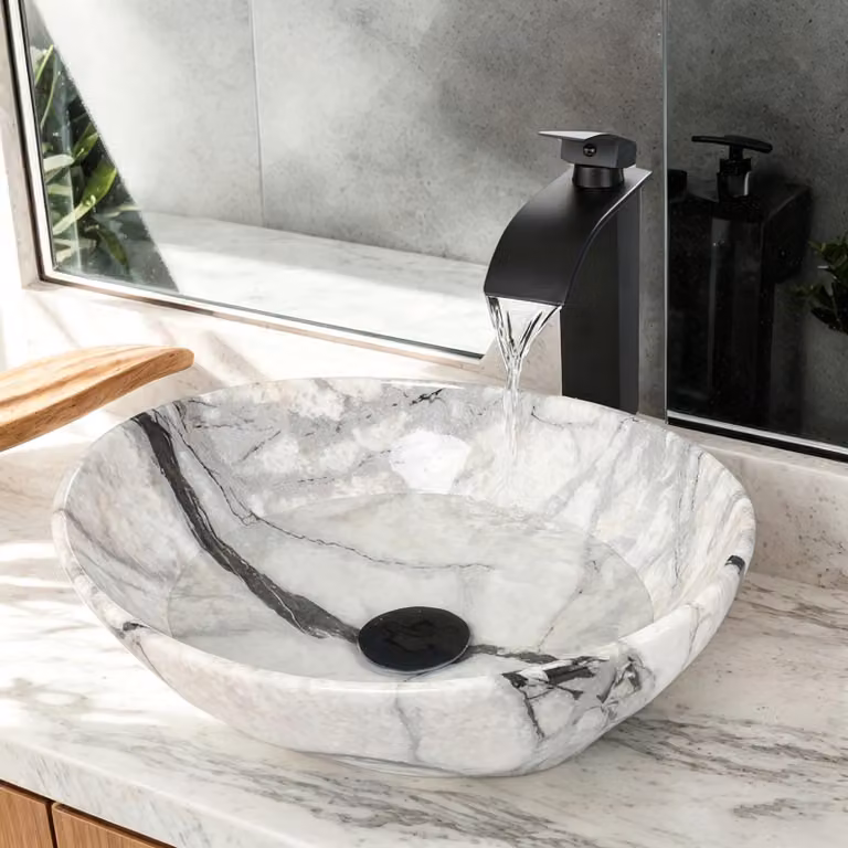 Lavabo ovale in Vetroceramica, 41x34 cm, con miscelatore a cascata, finitura marmo bianco