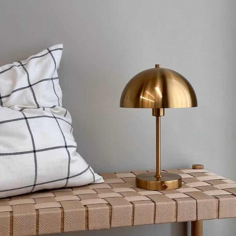 Dyberg Larsen Lampada da tavolo a LED Stockholm, dimmerabile, Bronzo / Ottone antico, Soggiorno / Sala da pranzo, Metallo, Scandinavo, Lampada da tavolo LED