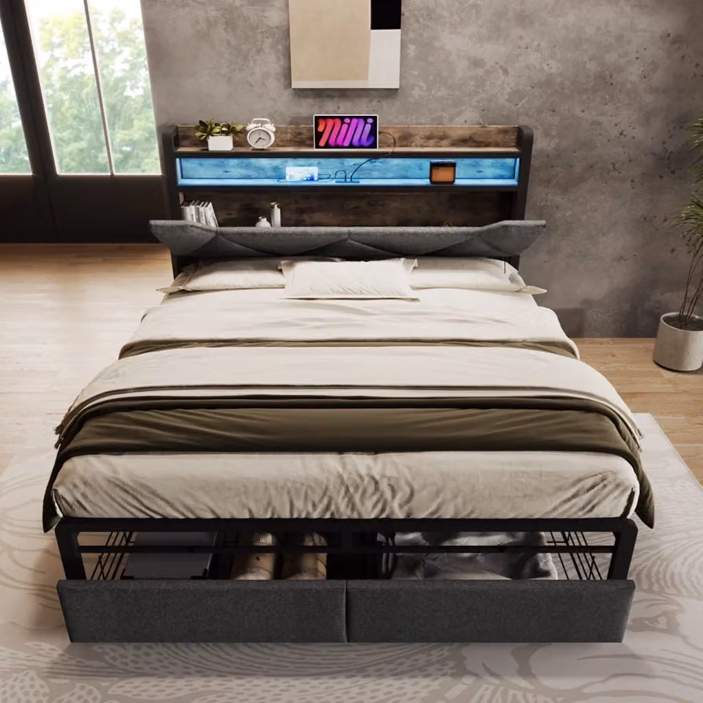 Letto Matrimoniale REDOM in Tessuto Grigio con Cassetti, Testiera Contenitore, Illuminazione LED e Porte USB, L/P/H: 141 x 200 x 126 cm – 2
