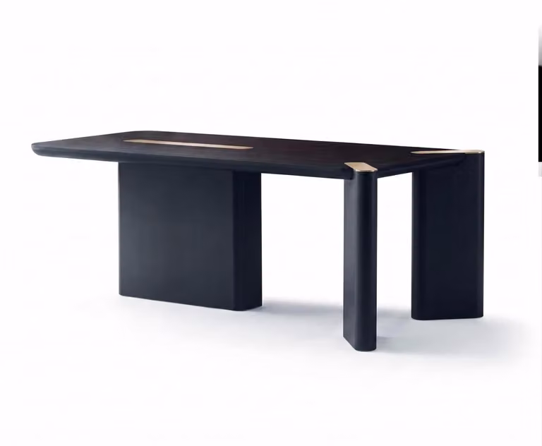 Tavolo da pranzo scuro, dal design moderno e minimalista, massiccio, elegante