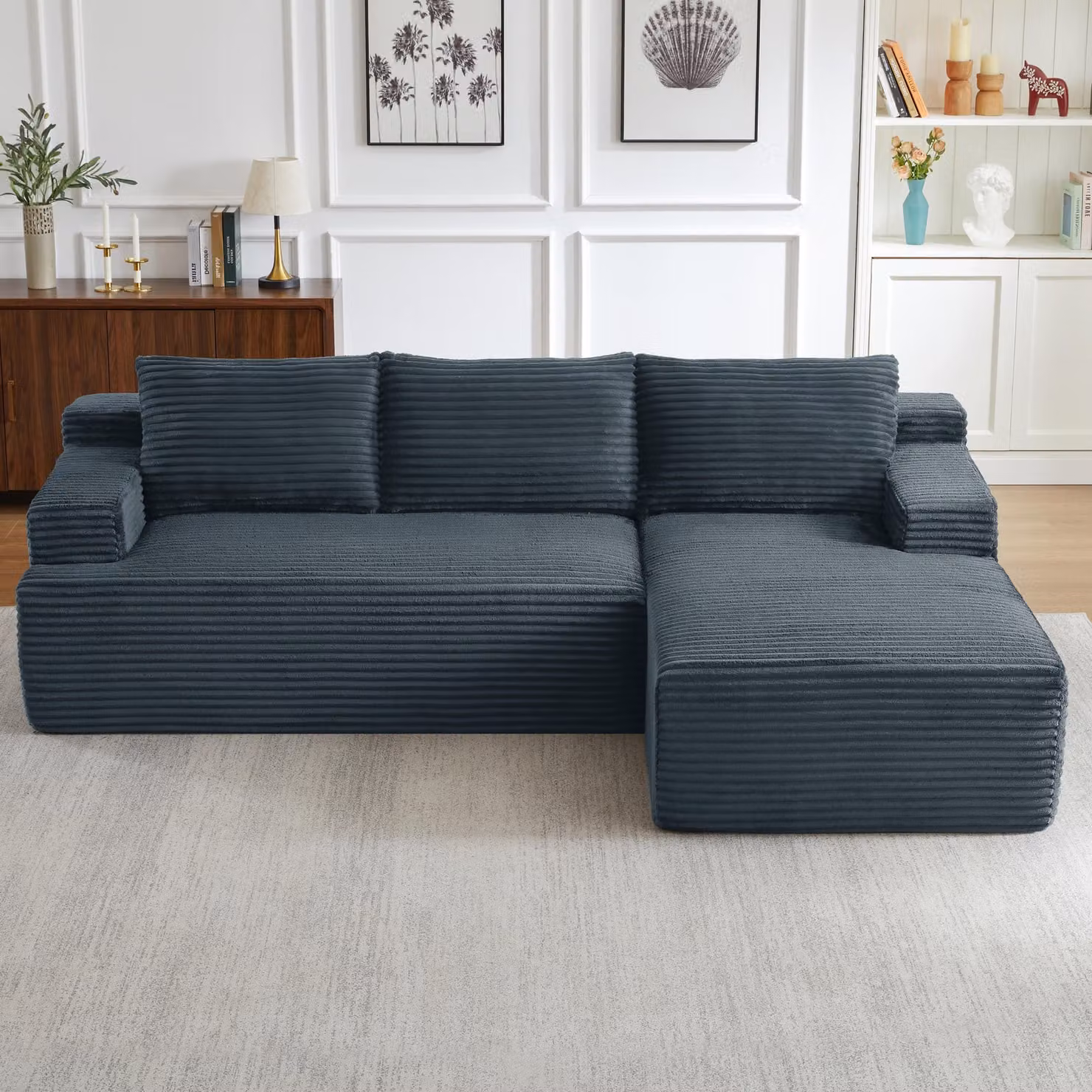 Divano ad angolo, modello modulare, con design "Cloud", caratterizzato da un'imbottitura confortevole, realizzata con schiuma e molle insacchettate, rivestito in tessuto corduroy, e non necessita di montaggio