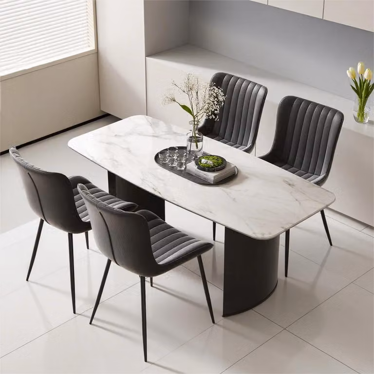 Set di 4 sedie da pranzo in ecopelle nera, dal design moderno, ideali per la cucina
