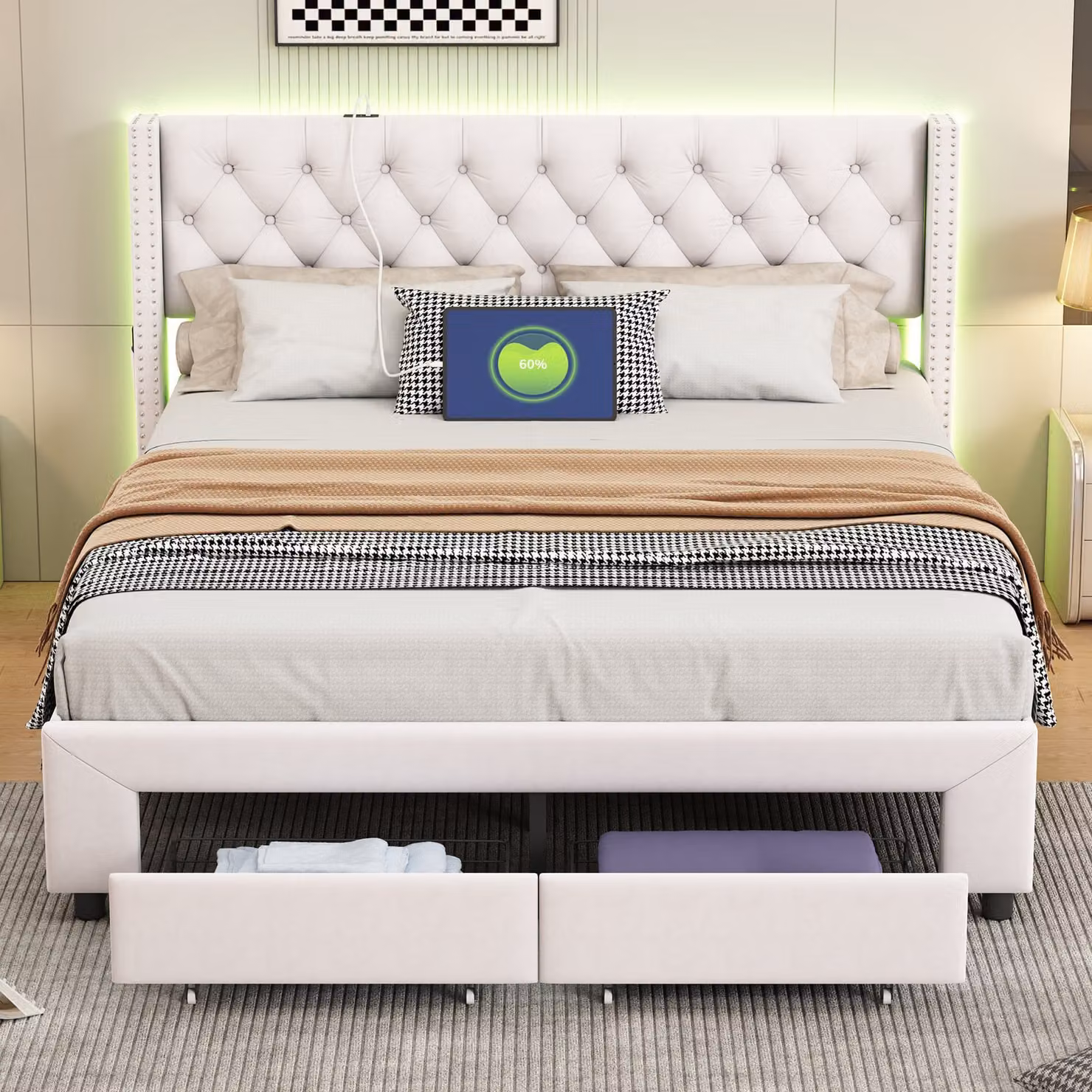 Letto imbottito ProximaX 140x190 cm in beige con illuminazione a LED, connessione USB, box letto e tasca laterale sulla testiera - Letto moderno in velluto con decorazione a borchie
