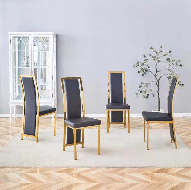 Set di 4 sedie da pranzo ULEVR alte 109 cm in similpelle nera con struttura in metallo dorato