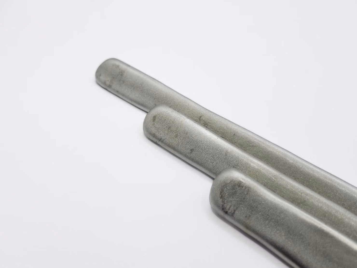 Lega di stagno bianca WM80 Sn80Sb12Cu6Pb2, disponibile in pezzi da 100g, peso: 100 g