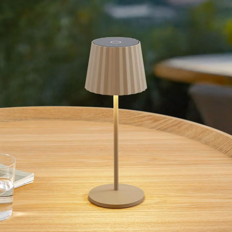 Lindby lampada da tavolo LED ricaricabile Esali, beige, metallo, IP65 Esali Lindby, dimmerabile, Crema / Ambra, Soggiorno / Sala da pranzo, Alluminio, Moderno
