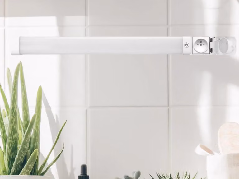 Apparecchio di illuminazione LED lineare NEDES, con presa, 15W / IP44 / 600 mm / Temperatura di colore regolabile - LNL7621/WH