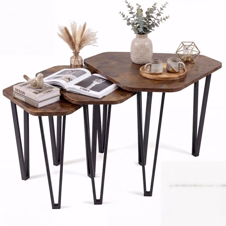 Set di 3 tavolini KOMFOTTEU, disponibili in 3 diverse dimensioni, impilabili e ideali come tavolini da divano