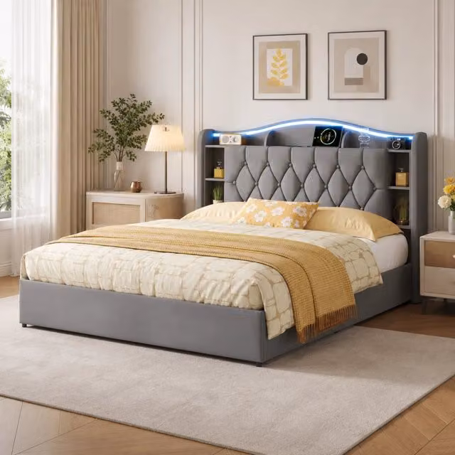 Letto matrimoniale con contenitore idraulico 140x190cm, testiera velluto grigio, luci LED RGB, ricarica USB‑wireless, scomparti porta‑oggetti