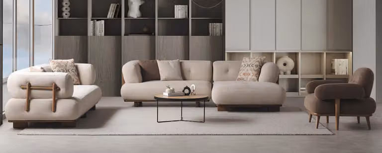 Divano a tre posti con modulo angolare in beige e poltrona marrone con struttura in legno