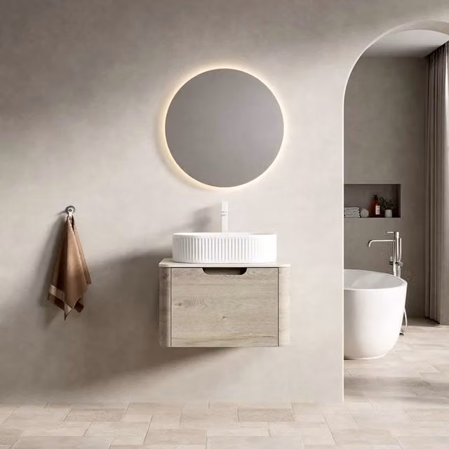 Mobile sottolavabo sospeso con lavabo ovale in ceramica e cassetto ammortizzato piano in pietra sinterizzata beige