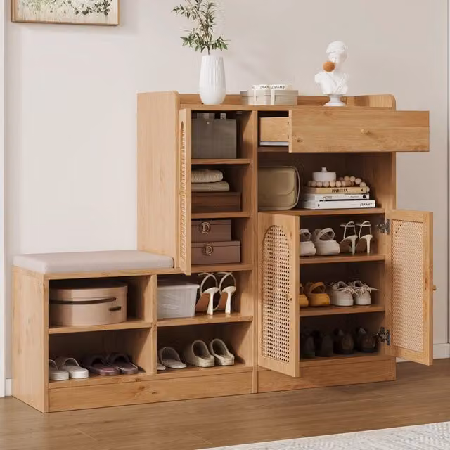 Scarpiera con panca imbottita, 3 ante in rattan, cassetto, ripiani regolabili per ingresso, naturale, 142 × 35 × 110 cm