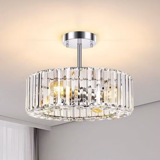 Azomor: elegante lampada da soffitto con quattro punti luce e paralume in cristallo, adatta a qualsiasi ambiente