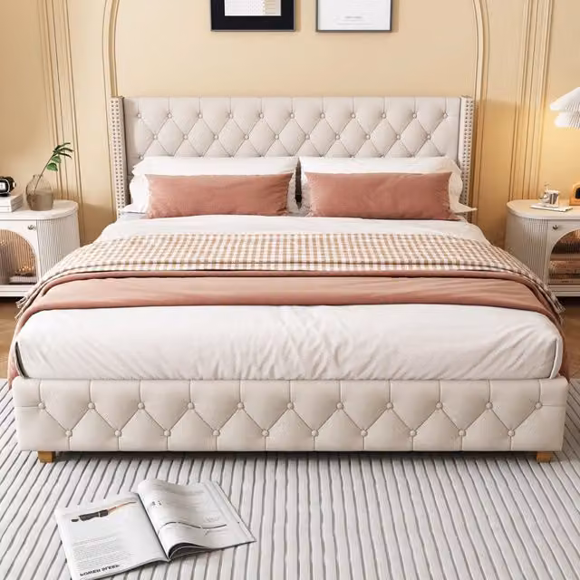 Letto matrimoniale imbottito 180 × 200 cm con rete a doghe e testiera in lino beige con bottoni e borchie