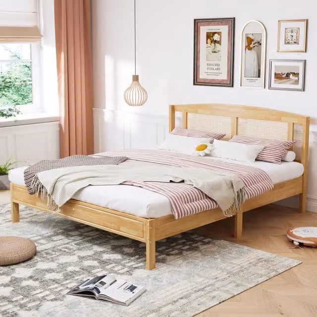 Letto matrimoniale 160x200 cm in pino e rattan PE naturale con 15 doghe e testiera intrecciata per camera da letto