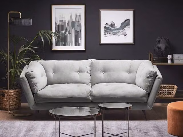 Divano Beliani in velluto grigio con cuscini e gambe in metallo L: 210 cm, P: 90 cm, H: 75 cm