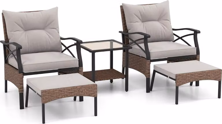 Set da giardino in rattan PE da 5 pezzi con cuscini, tavolo e sgabelli