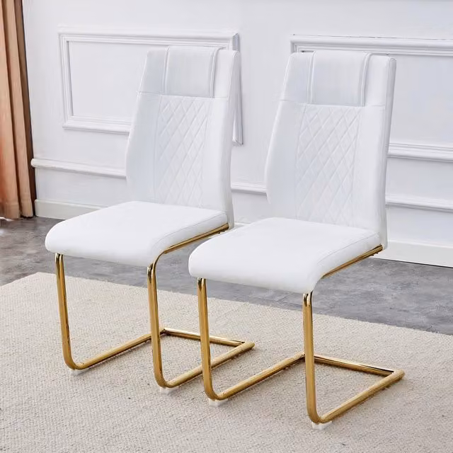 Set di 4 sedie da pranzo Minimal in similpelle bianca con gambe in metallo oro e design moderno – 1