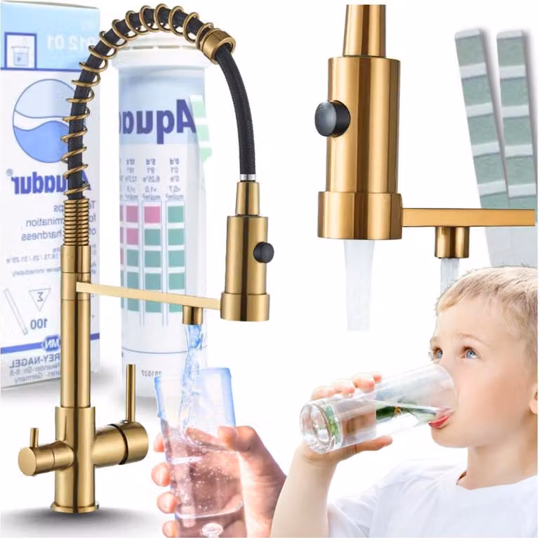 Rubinetto da cucina a 3 vie Ari Solid Spring con doccetta estraibile, beccuccio girevole 360 gradi, collegamento filtro acqua, oro spazzolato