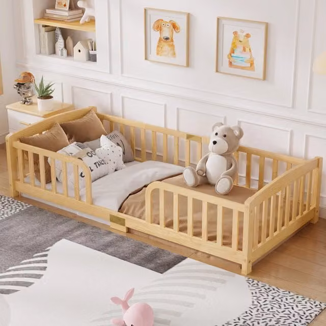 Lettino per bambini SINGULARTY in legno di pino con spondine di sicurezza, stile scandinavo, colore beige e marrone, L/P/H: 200 x 90 x 45,7 cm