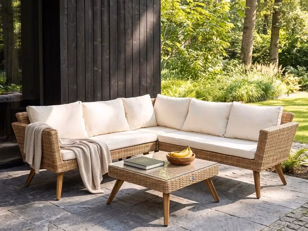 Set da giardino Beliani in rattan con divano ad angolo a L da 6 posti, tavolino e cuscini, colore bianco e beige, stile rustico – 2