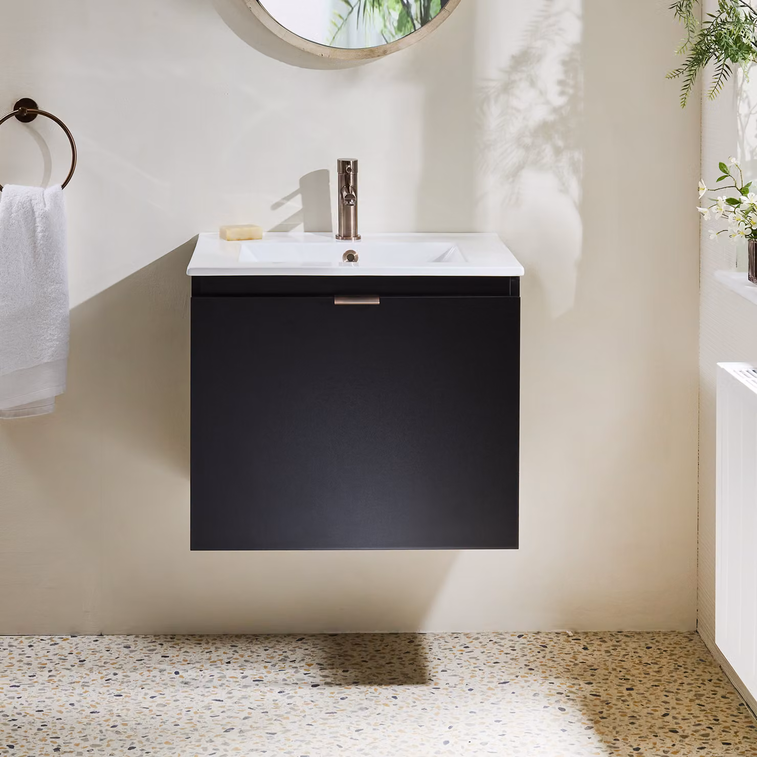 Mobile Bagno Grigio Nero Sospeso da 600mm con Lavabo e Maniglia con Impugnatura a Dito in Bronzo Spazzolato - Cluo
