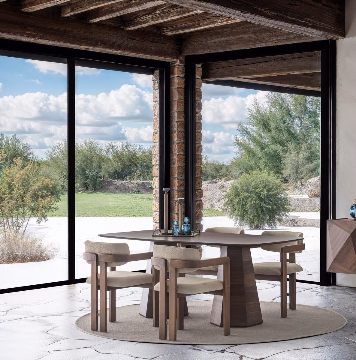 Set per sala da pranzo: 4 sedie moderne, tavolo da cucina elegante, mobili in legno color marrone