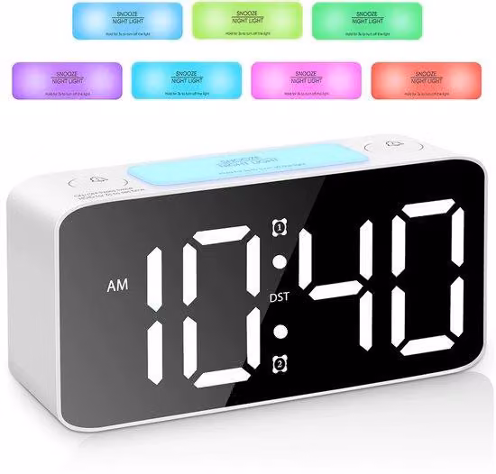 Sveglia digitale – Progettata per adulti che dormono profondamente – con luce notturna a 7 colori – 5 livelli di volume regolabili – formato 12/24 ore – orologio digitale da comodino per la camera da letto – luminosità regolabile – colore bianco