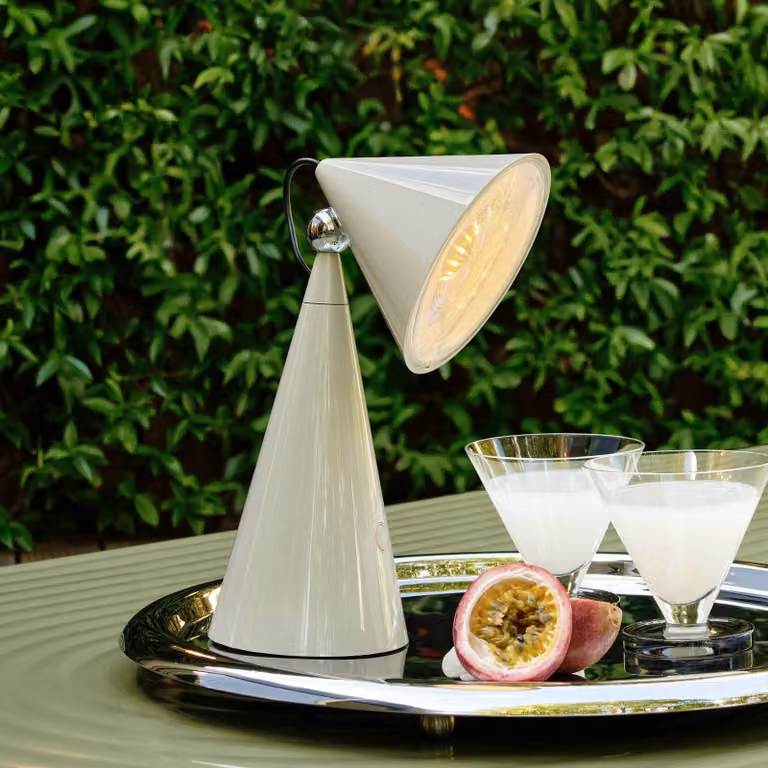 Tom Dixon Lampada da tavolo POSE, dimmerabile, Alluminio / Grigio / Zincato, Soggiorno / Sala da pranzo, Plastica, Design, Lampada da tavolo