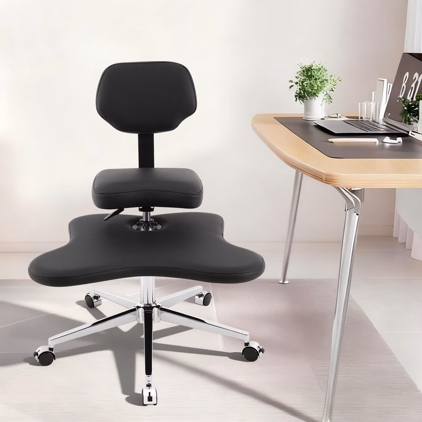 Sedia da ufficio ergonomica, colore nero - Altezza regolabile, portata massima 150 kg - Materiale:Poliuretano- Ruotabile, con ruote