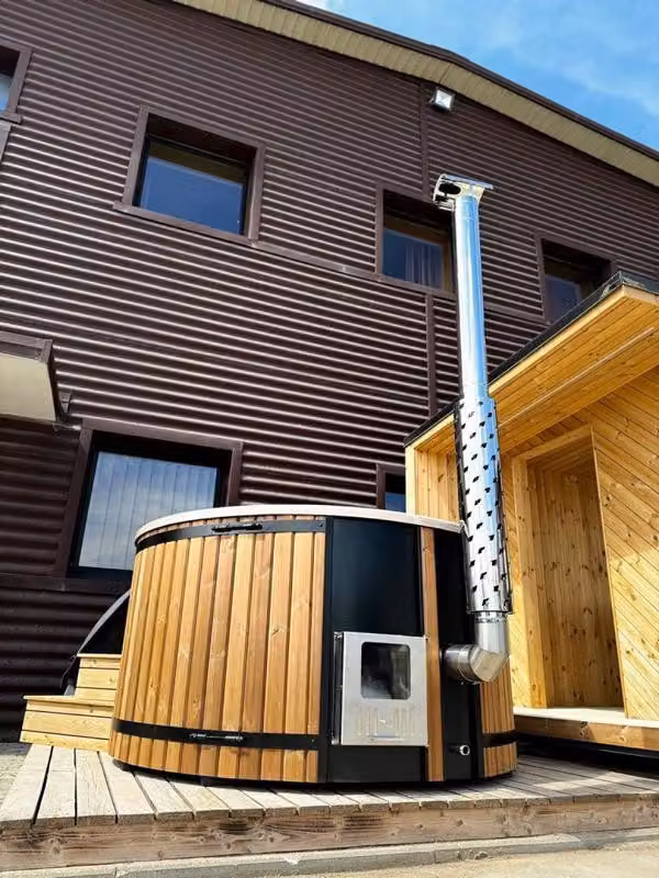 Badefass aus Thermoholz externer Holzofen Whirlpool für Garten und Erholung