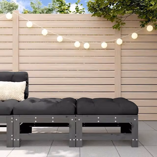 Set di 2 sedie da giardino con poggiapiedi in legno massello di pino e cuscini grigi – 1