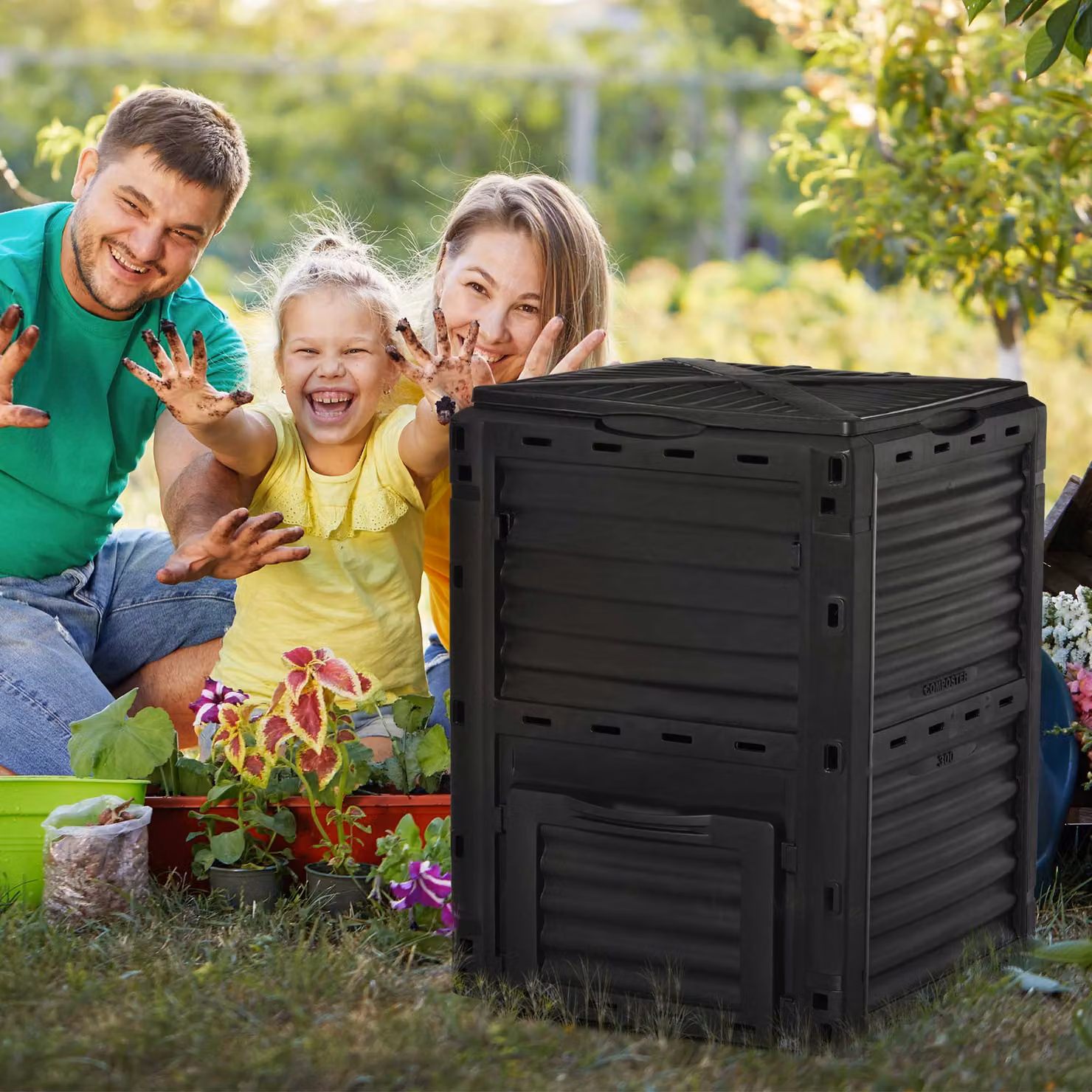 Compostiera da giardino Aosom Outsunny in plastica nera con coperchio a incastro, capacità 300L – 2