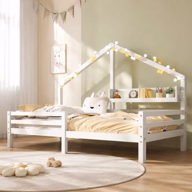 Letto a forma di casa ULEVR 90x200 cm per cameretta con ripiano portabibli libri e barriera di protezione, bianco in pino