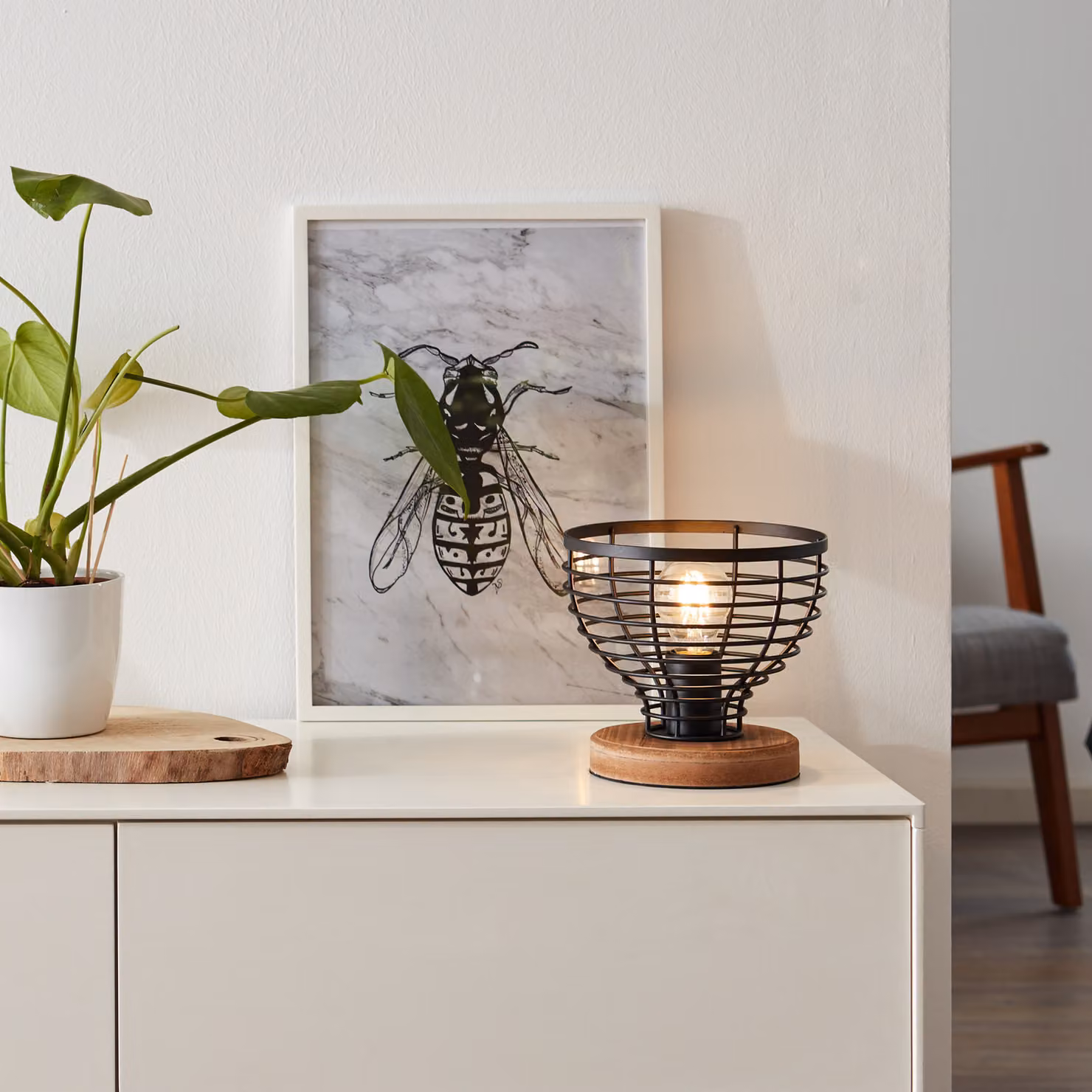 Lampada da tavolo nera BRILLIANT AVIA | Lampada da tavolo con base in legno, con interruttore a cordicella | 1 attacco E27, max. 52 W | Metallo/legno