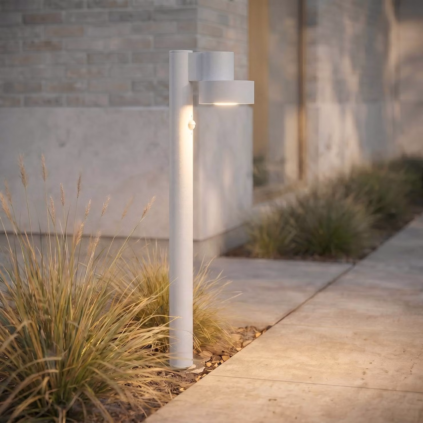 Lampione a LED Lucande Elune, grigio chiaro, con sensore, IP44, 77 cm Elune, Alluminio / Grigio / Zincato, Alluminio, Moderno