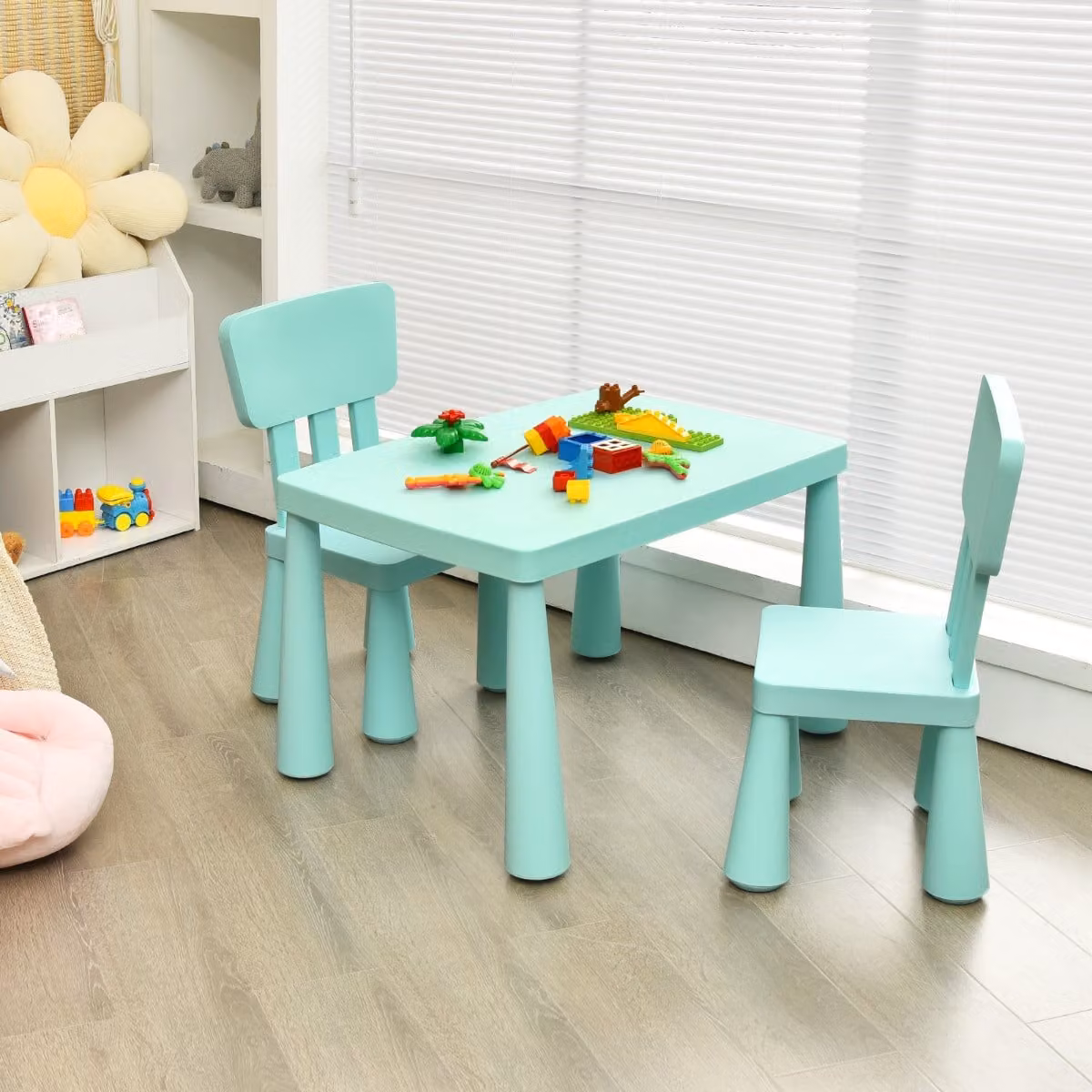 Set tavolo e 2 sedie per bambini Costway verde, moderno e regolabile in altezza