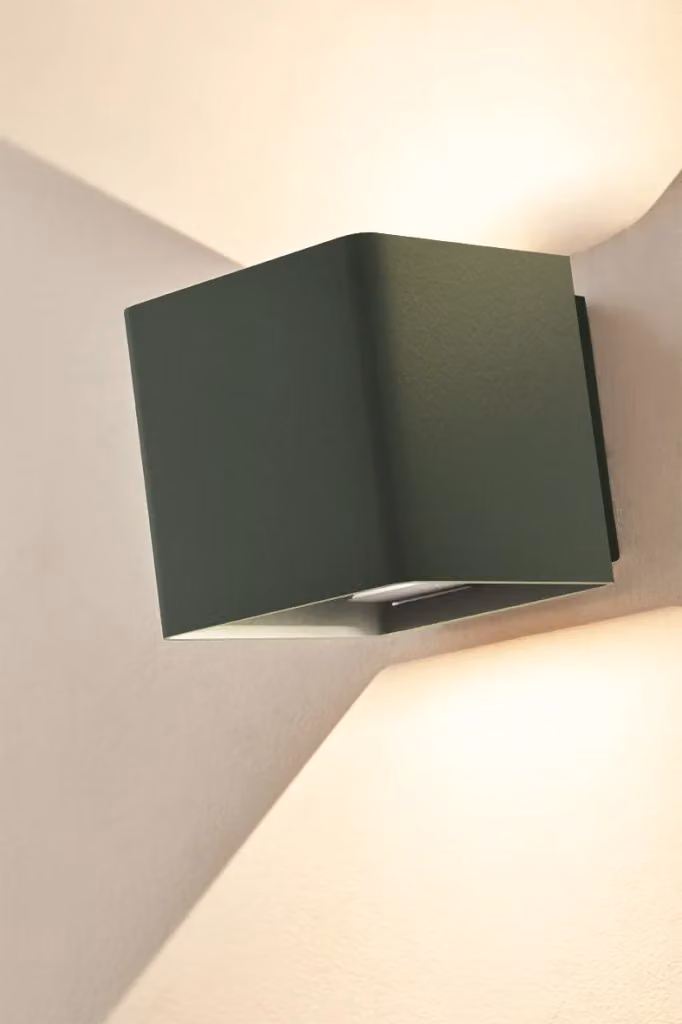 Applique LED da esterno GHEE EVO Rossini Group, luce progettuale orientabile 30-130°, 10W, 4000K, colore verde, IP65 – 2