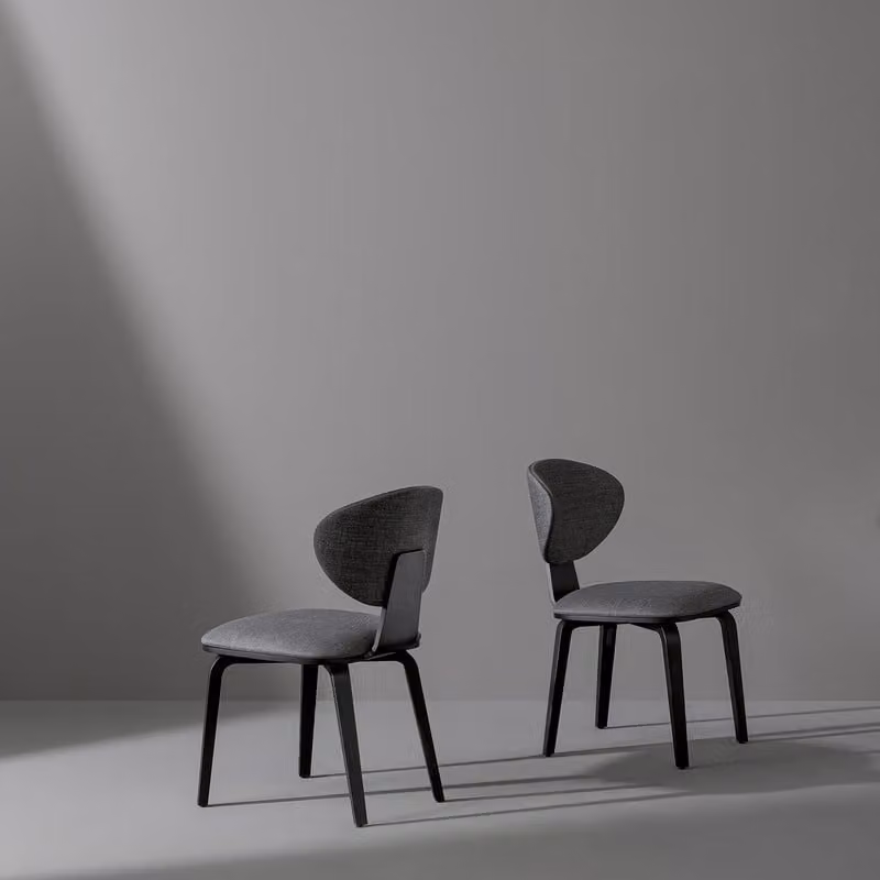 Sedia Olos Chair Bonaldo con gambe in legno