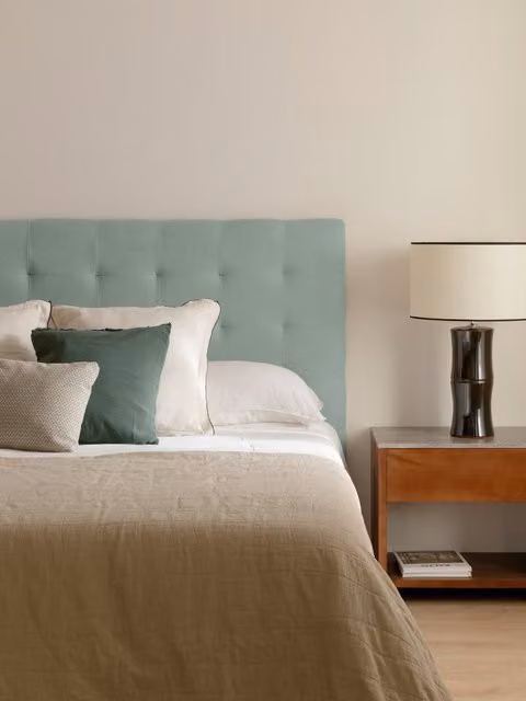 Testiera imbottita Kenay Home colore verde menta, L: 160 cm, H: 120 cm, P: 15 cm