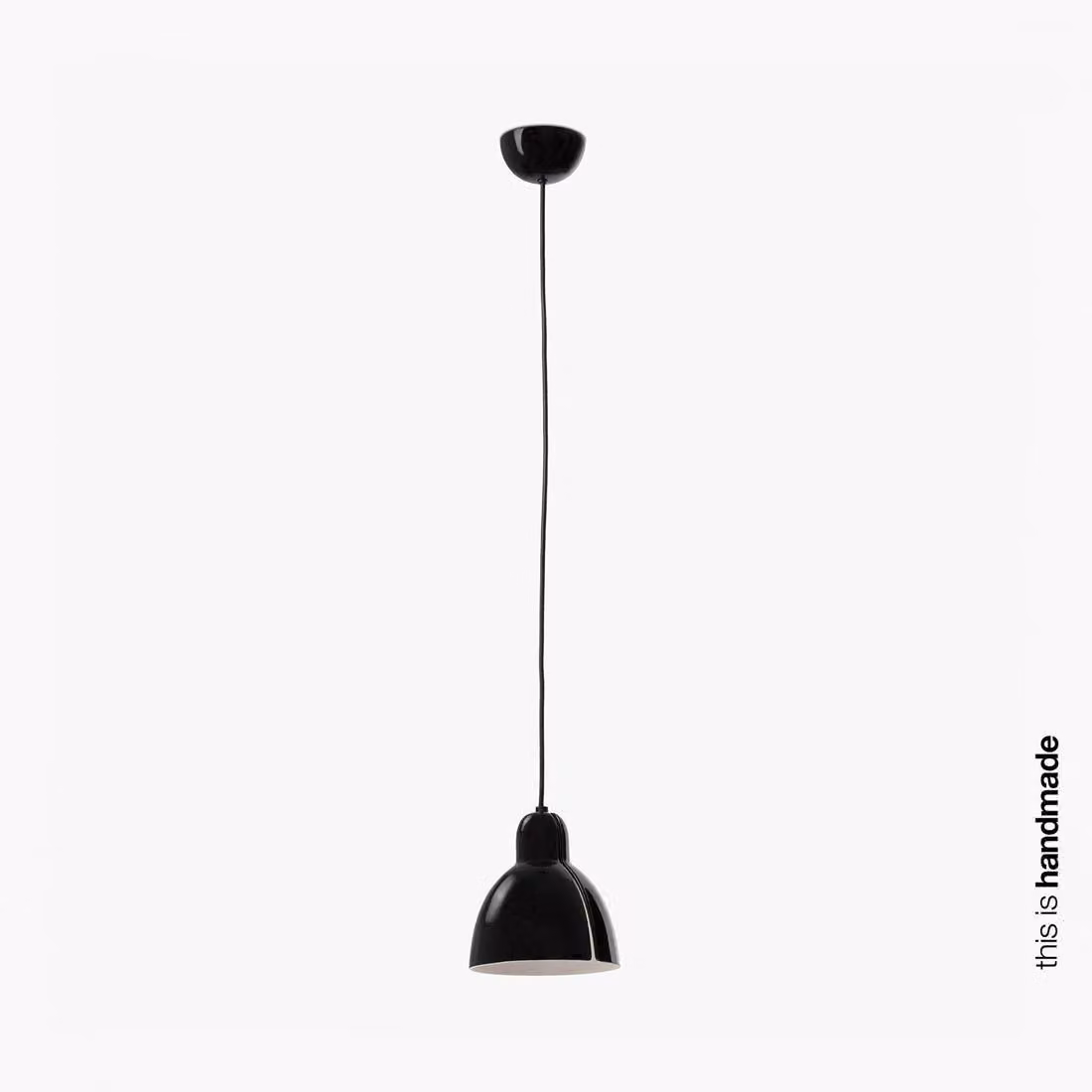 Lampada a sospensione VENICE, attacco E27, 15W, acciaio e Vetroceramica, finitura nera lucida. Paralume in Vetroceramica, finitura nera lucida. Lunghezza: 16 cm, altezza: 223 cm. Dimmerabile