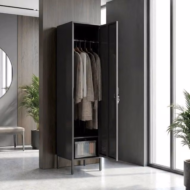 Armadio guardaroba moderno in metallo nero con ante a battente, barra appendiabiti, ripiani interni e serratura, H: 179 cm, L: 40 cm, P: 40 cm