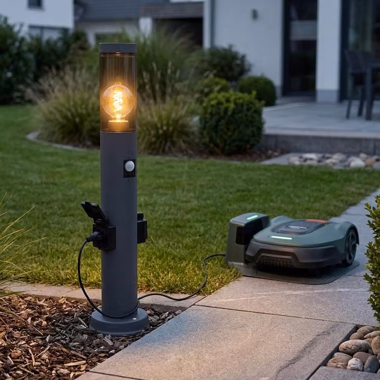 Battiscopa LED RGB, rilevatore di movimento, presa di corrente, H 60 cm