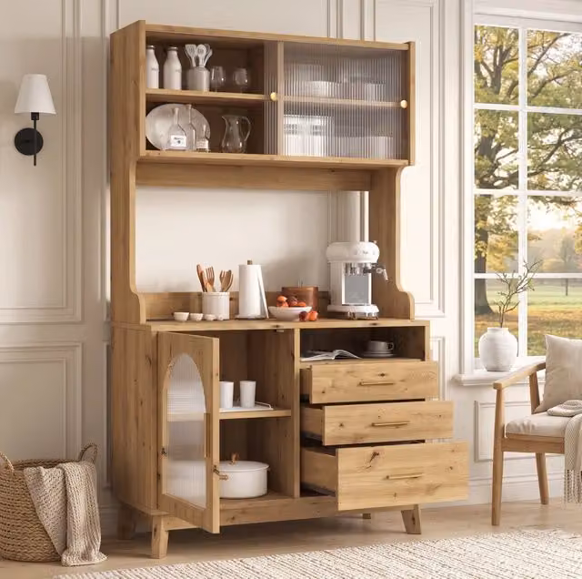 Credenza alta effetto legno con prese e porte USB