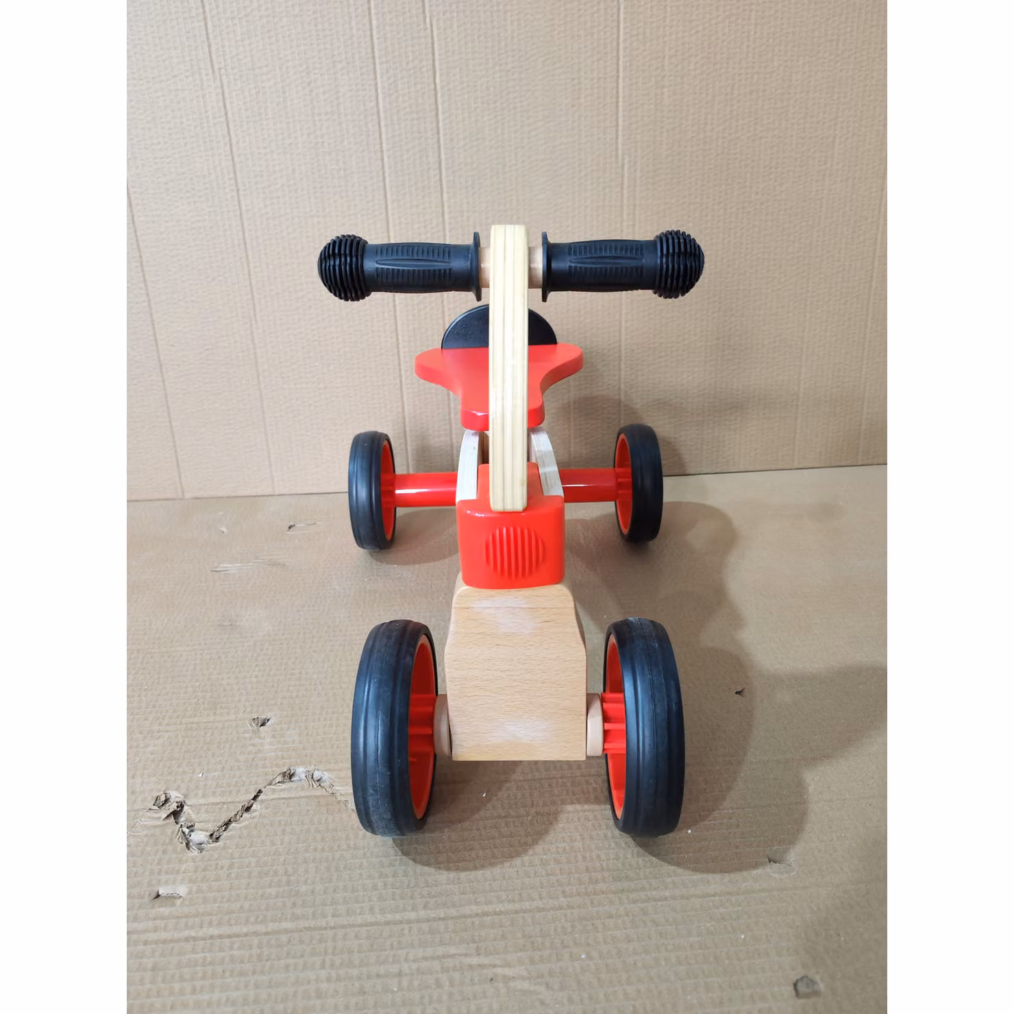 Macchina cavalcabile AIYAPLAY con ruote EVA e schienale, rossa, per bambini di 2-3 anni – 2