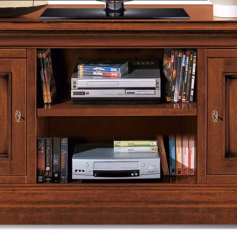 Porta TV classico con 2 ante in legno intarsiato color noce Mobili 2G L: 130 cm, P: 50 cm, H: 60 cm – 1
